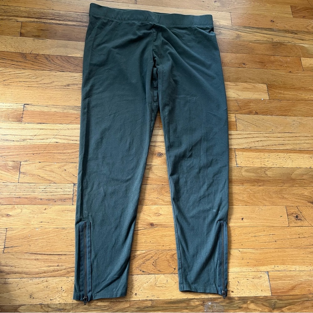 American Eagle Olive Green legging with bronze zipper ankle detail size XL